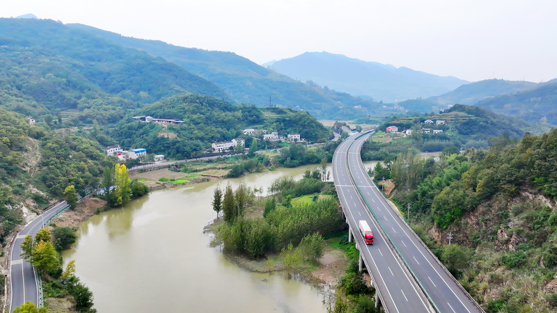 Les_routes_rurales_alimentent_le_bonheur_dans_la_Chine_continentale