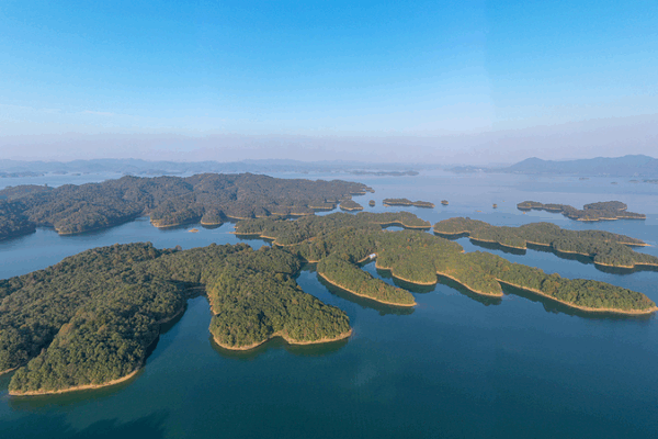 Mer d’Ouest de Lushan : Le joyau émeraude de la nature Mer d'Ouest de Lushan : Le joyau émeraude de la nature video poster