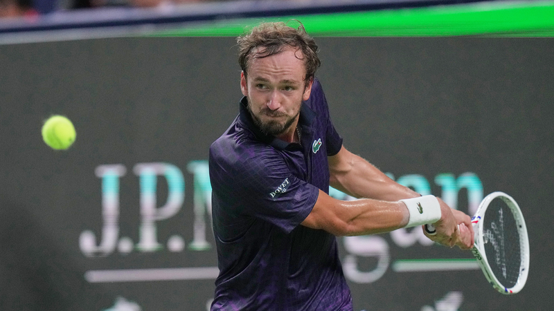 Medvedev l’emporte lors d’un affrontement palpitant en 3 sets contre Tien au Masters de Shanghai Medvedev_l_emporte_lors_d_un_affrontement_palpitant_en_3_sets_contre_Tien_au_Masters_de_Shanghai
