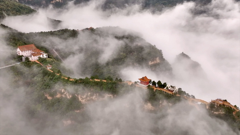 Mer de nuages onirique transforme les montagnes du Shanxi Mer_de_nuages_onirique_transforme_les_montagnes_du_Shanxi video poster