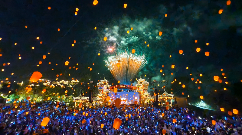 Mille_lanternes_illuminent_le_village_de_Gexian_dans_le_Jiangxi