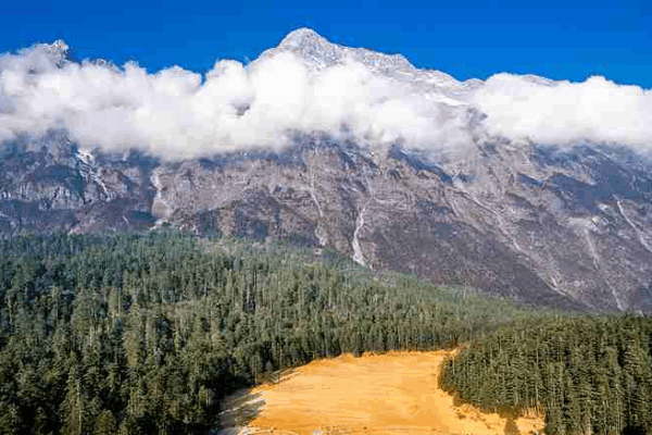 Montagne de Neige Yulong : Bijou Alpin du Yunnan Montagne_de_Neige_Yulong___Bijou_Alpin_du_Yunnan video poster