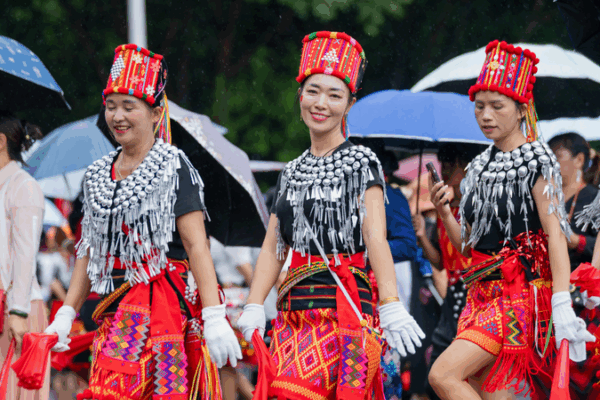 Munao Zongge : culture Jingpo en pleine effervescence Munao_Zongge___culture_Jingpo_en_pleine_effervescence