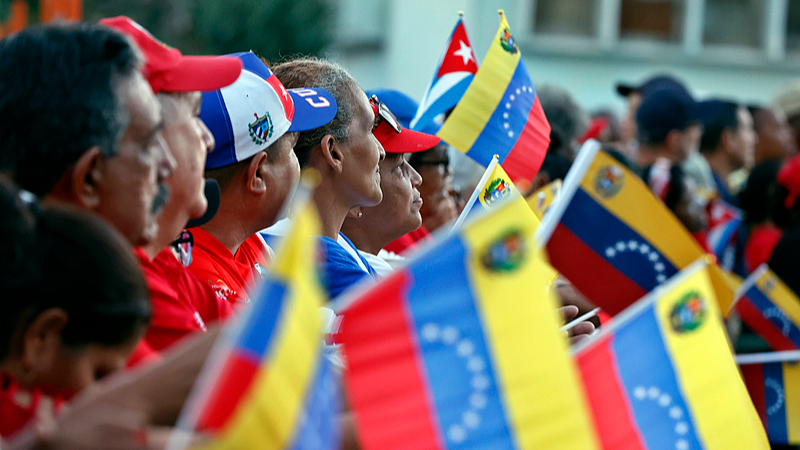 Des milliers se rassemblent à La Havane contre l'ingérence des États-Unis, soutiennent le Venezuela