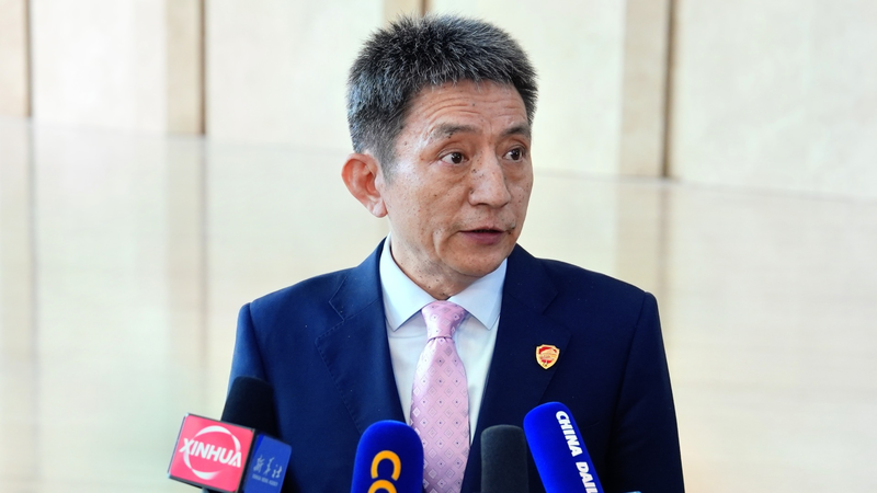 La Chine et les États-Unis se lancent dans des discussions commerciales franches à Kuala Lumpur video poster