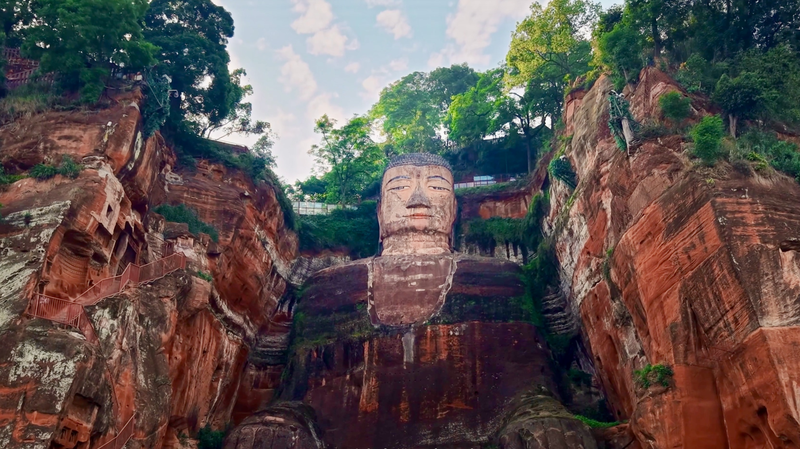 Admiration pour le Grand Bouddha de Leshan : Épaule plus large qu’un court de tennis Admiration pour le Grand Bouddha de Leshan : Épaule plus large qu'un court de tennis video poster