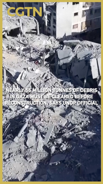 55 millions de tonnes de débris à Gaza : ouvrir la voie à la reconstruction 55 millions de tonnes de débris à Gaza : ouvrir la voie à la reconstruction video poster