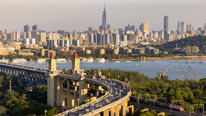 Le pont du fleuve Yangtsé à Nanjing : un triomphe de l’autonomie Le pont du fleuve Yangtsé à Nanjing : un triomphe de l'autonomie video poster
