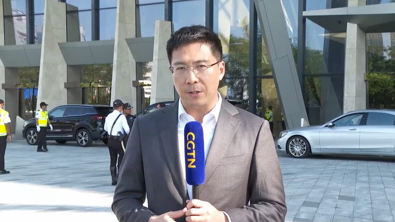 La Chine continentale et les délégations américaines se réunissent pour le deuxième jour de discussions commerciales video poster