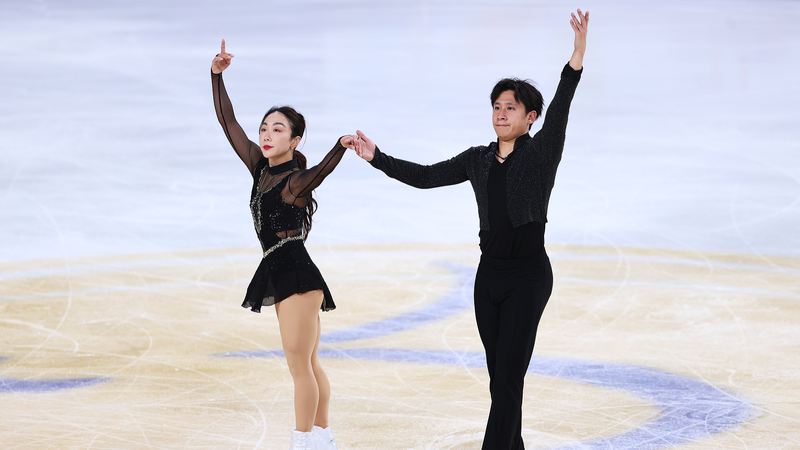 Les icônes olympiques Sui & Han éblouissent lors de leur retour à la Coupe de Chine