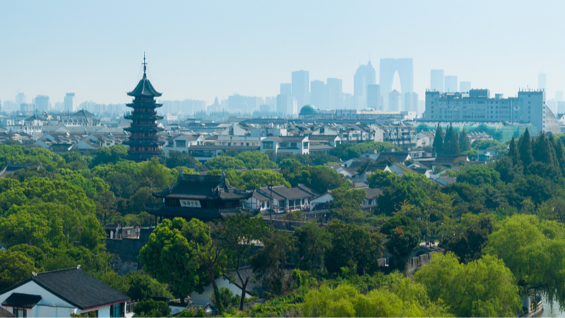 Suzhou_en_Direct___l_Ancien_Gusu_Rencontre_l_Innovation_Moderne video poster