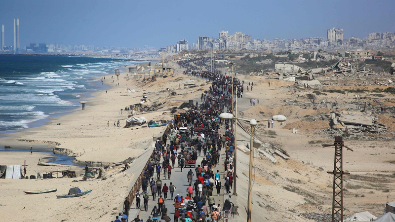 Un cessez-le-feu suscite l’espoir alors que les habitants de Gaza rentrent et que les otages sont libérés Un cessez-le-feu suscite l'espoir alors que les habitants de Gaza rentrent et que les otages sont libérés video poster