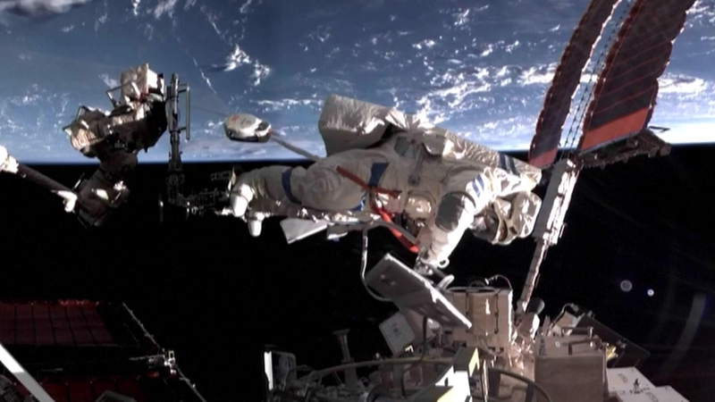 Un_astronaute_pakistanais_rejoint_la_formation_pour_une_mission_de_la_station_spatiale_chinoise