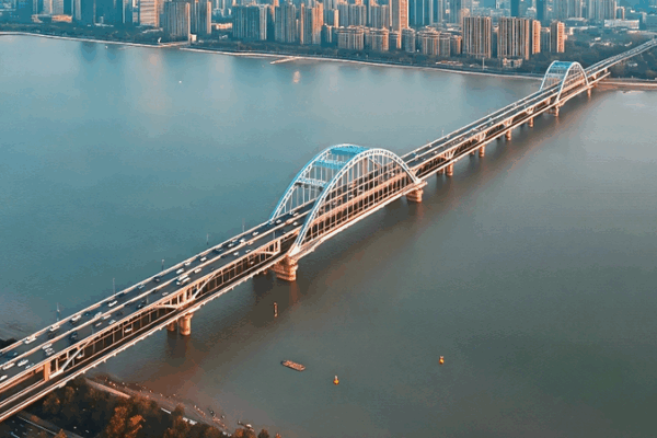 Pont Fuxing de Hangzhou : Grâce moderne et rythme du fleuve Pont Fuxing de Hangzhou : Grâce moderne et rythme du fleuve video poster
