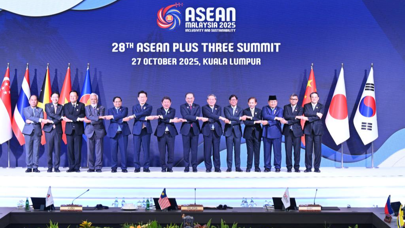 Le Premier ministre chinois défend l'unité régionale au sommet ASEAN+3