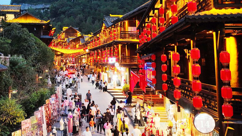 Le Voyage de Vacances Augmente alors que les Sites Scéniques S’épuisent dans la Chine Continentale Le Voyage de Vacances Augmente alors que les Sites Scéniques S'épuisent dans la Chine Continentale