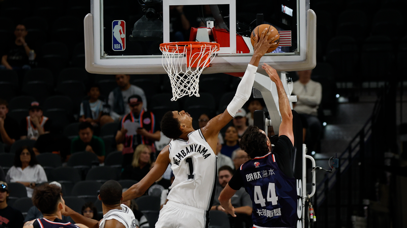 Wembanyama brille alors que les Spurs dominent Guangzhou 119-88 Wembanyama_brille_alors_que_les_Spurs_dominent_Guangzhou_119_88