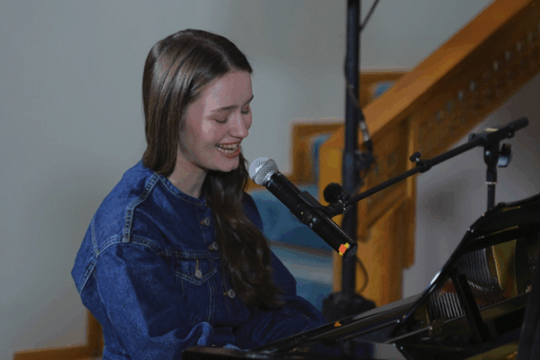Sigrid fait ses débuts en Chine continentale, plonge dans la culture musicale locale video poster