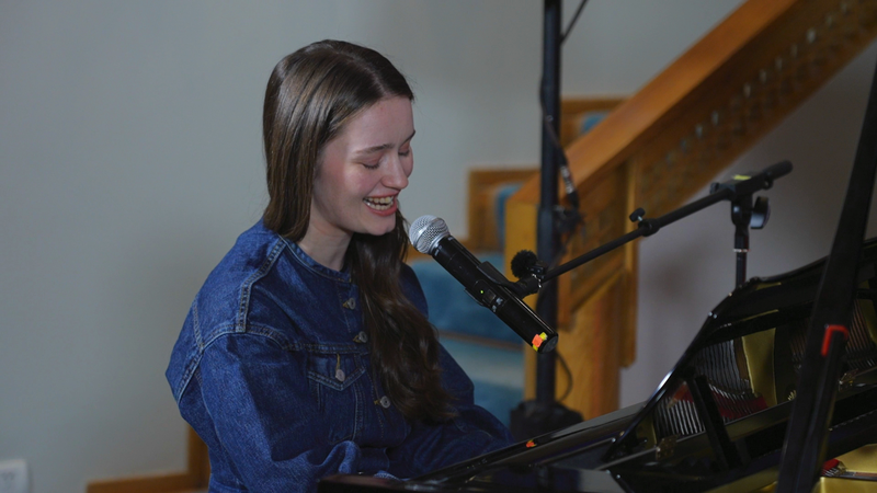 Sigrid fait ses débuts en Chine continentale, plonge dans la culture musicale locale video poster
