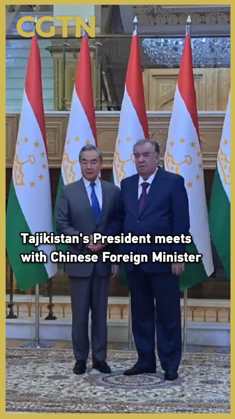 Le président tadjik rencontre le ministre chinois des Affaires étrangères à Douchanbé pour renforcer les liens stratégiques video poster
