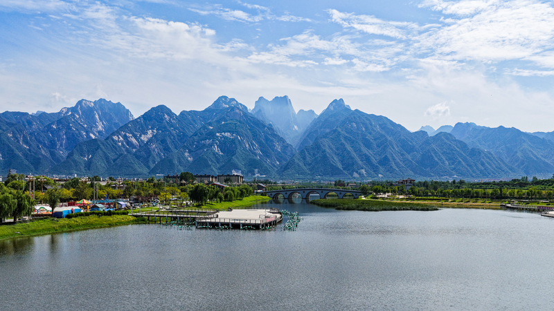 Explorez les sommets à couper le souffle du mont Huashan video poster