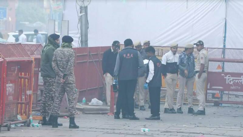 Tragédie au Fort Rouge : explosion d'une voiture fait 10 morts à New Delhi video poster