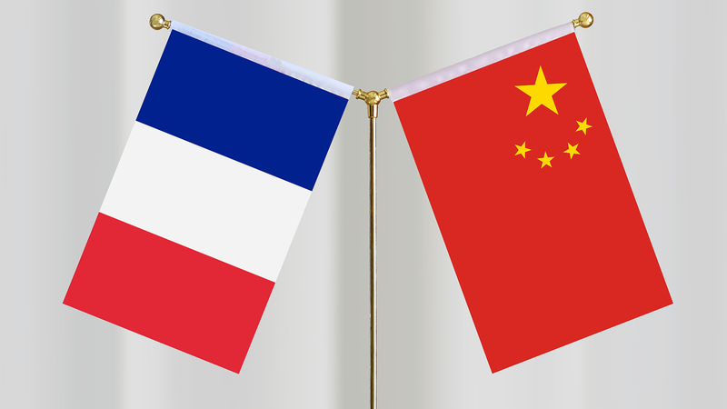 Wang Yi exhorte la France à guider des relations saines entre la Chine, les États-Unis et la Chine-UE