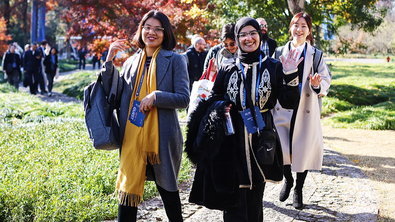 Xi Jinping exhorte les jeunes sinologues à connecter les cultures chinoises et mondiales