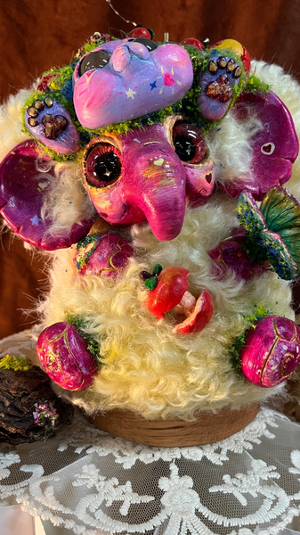 Les Éléphants Bouclés Parlent : La Touche Guérisseuse de CuriCure video poster