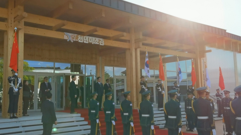Lee Jae-myung arrive à Pékin avant la cérémonie de bienvenue du président Xi video poster
