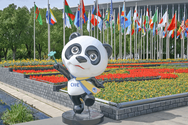 Le Premier ministre chinois Li Qiang inaugure la huitième Expo internationale d'importation de Chine à Shanghai