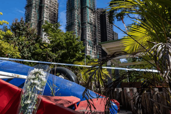 Le régulateur chinois accélère l'aide pour les secours après l'incendie de Hong Kong