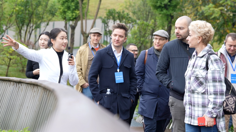 Des pandas aux véhicules électriques : les think tanks hongrois explorent le sud-ouest de la Chine video poster