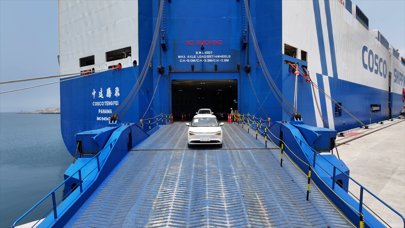 Les véhicules électriques chinois accélèrent en Amérique latine via le port de Chancay au Pérou video poster