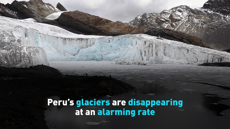 Les glaciers des Andes péruviennes rétrécissent de 56 % : Une crise de l'eau imminente video poster
