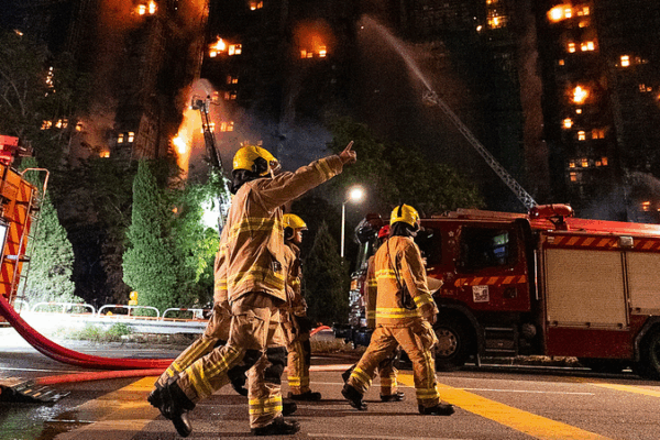 Un incendie mortel à Wang Fuk Court à Hong Kong désormais maîtrisé