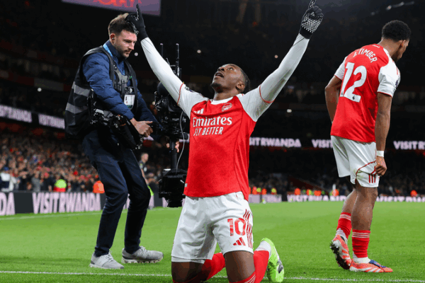 Le triplé d'Eze déclenche la victoire 4-1 en derby d'Arsenal