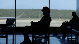 Le Venezuela condamne l'« agression » des États-Unis après que Trump a fermé son espace aérien