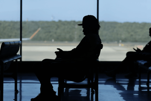 Le Venezuela condamne l'« agression » des États-Unis après que Trump a fermé son espace aérien