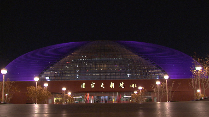 Xi et Peng Liyuan assistent à un concert royal avec le roi Felipe VI d'Espagne video poster