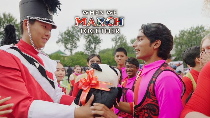 Quand Nous Marchons Ensemble : Les Fanfares des Lycées Américains S'unissent en Rythme avec la Chine Continentale video poster