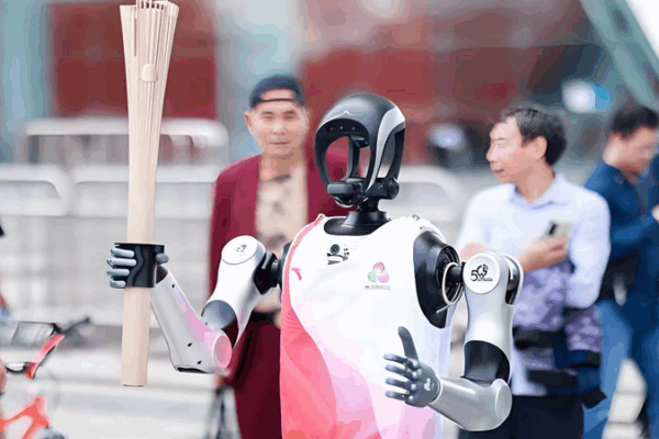 Kuavo_illumine_le_relais_de_la_torche_de_Shenzhen_avec_la_puissance_du_5G_A video poster