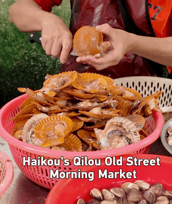 Délices du lever du soleil au marché de la rue Qilou Old de Haikou video poster