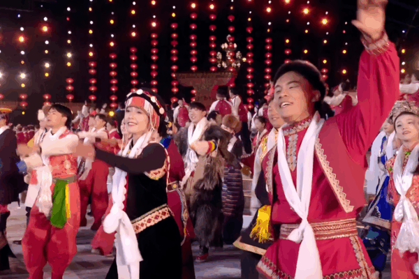 La_culture_folk_du_Xizang_rencontre_la_danse_urbaine_dans_une_fusion_virale video poster