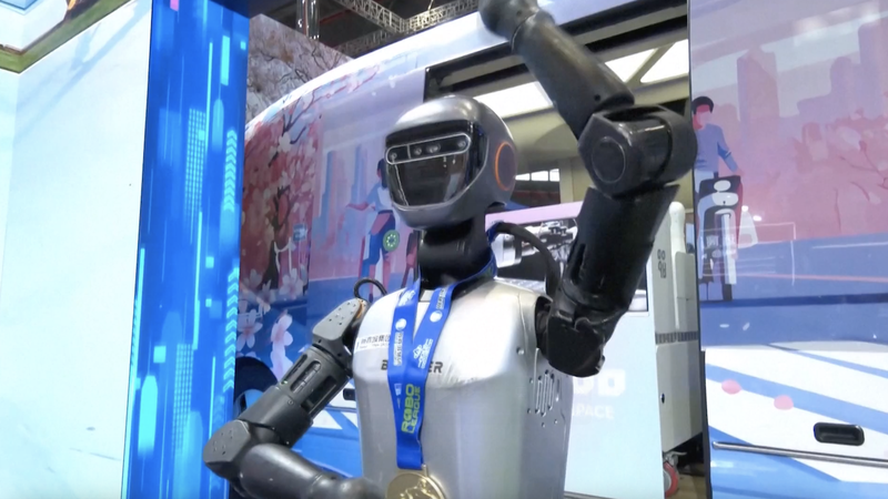 La_technologie_de_pointe_du_pavillon_de_la_Chine_fait_sensation_au_CIIE video poster