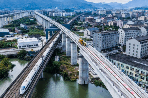 Le_15e_plan_quinquennal_de_la_Chine___Innovation_et_croissance_verte_pour_un_avenir_moderne