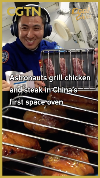 Les_astronautes_chinois_grillent_du_poulet_et_du_steak_dans_un_four_spatial