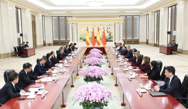 Le Premier ministre chinois Li Qiang rencontre le roi Felipe VI à Pékin, renforce les liens commerciaux et d'énergie verte