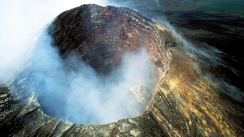 La lave surgit du Kilauea : le volcan de la Grande Île d’Hawaï se réveille video poster