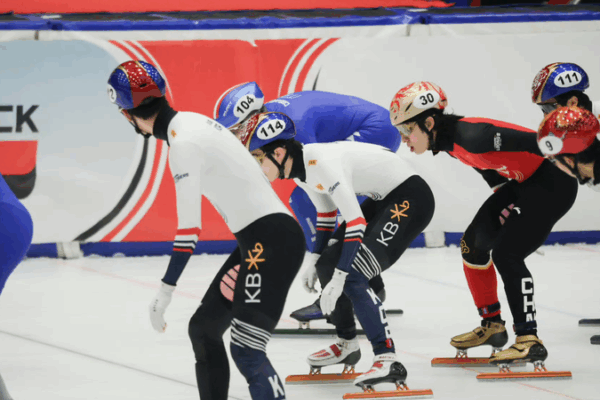 La Chine continentale en tête du relais 5000m lors de la tournée mondiale ISU Short Track